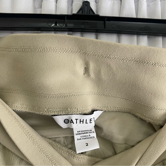 Athleta TREKKIE NORTH JOGGER in Tan/Cream size 2 - Picture 3 of 8